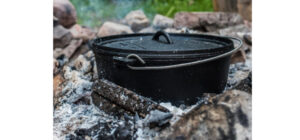 Read more about the article Stainless Steel Dutch Oven vs Cast Iron: A Comparison of Cooking Essentials